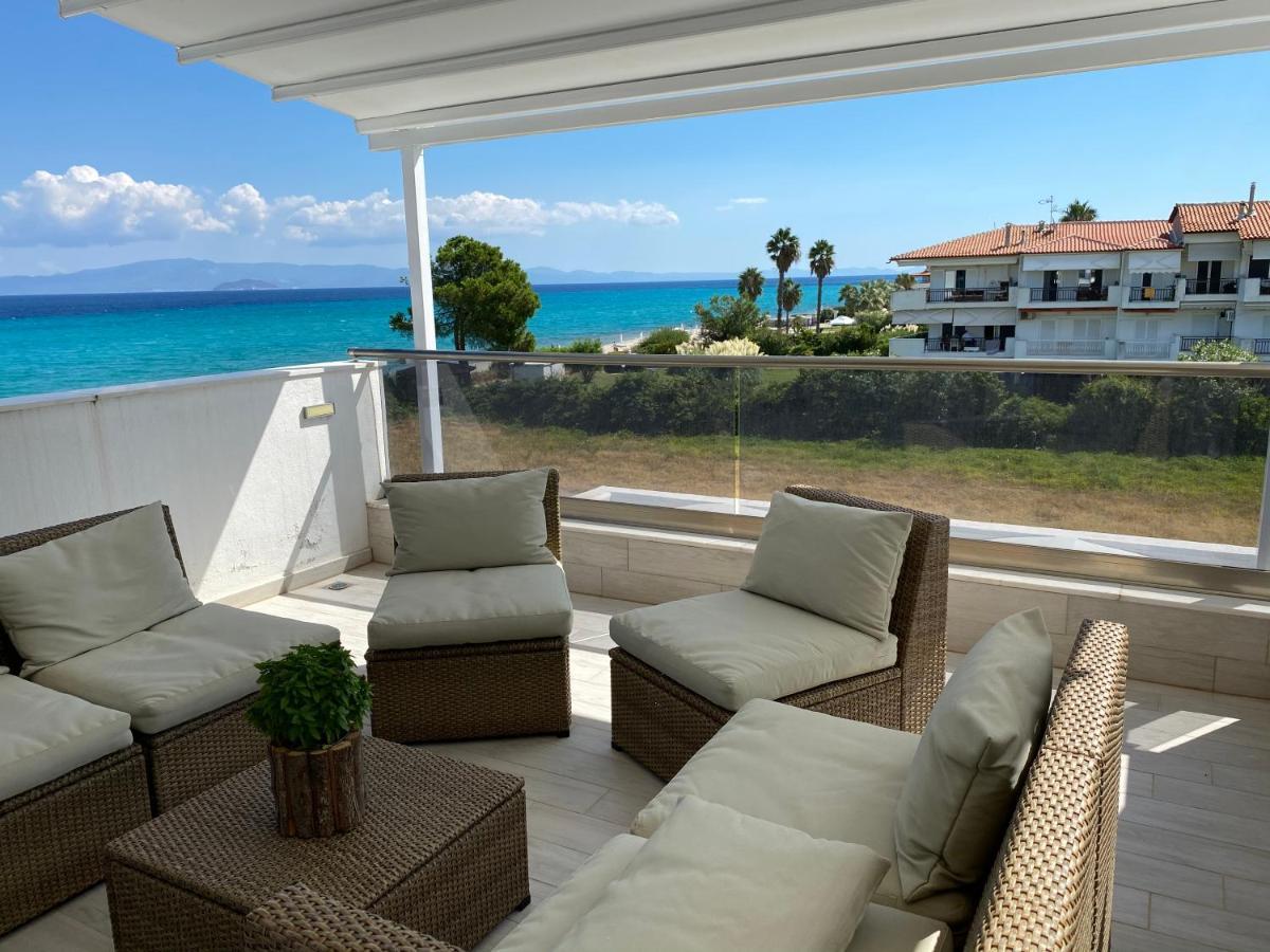 Villa Theodora In Front Of The Sea Hanioti Bagian luar foto