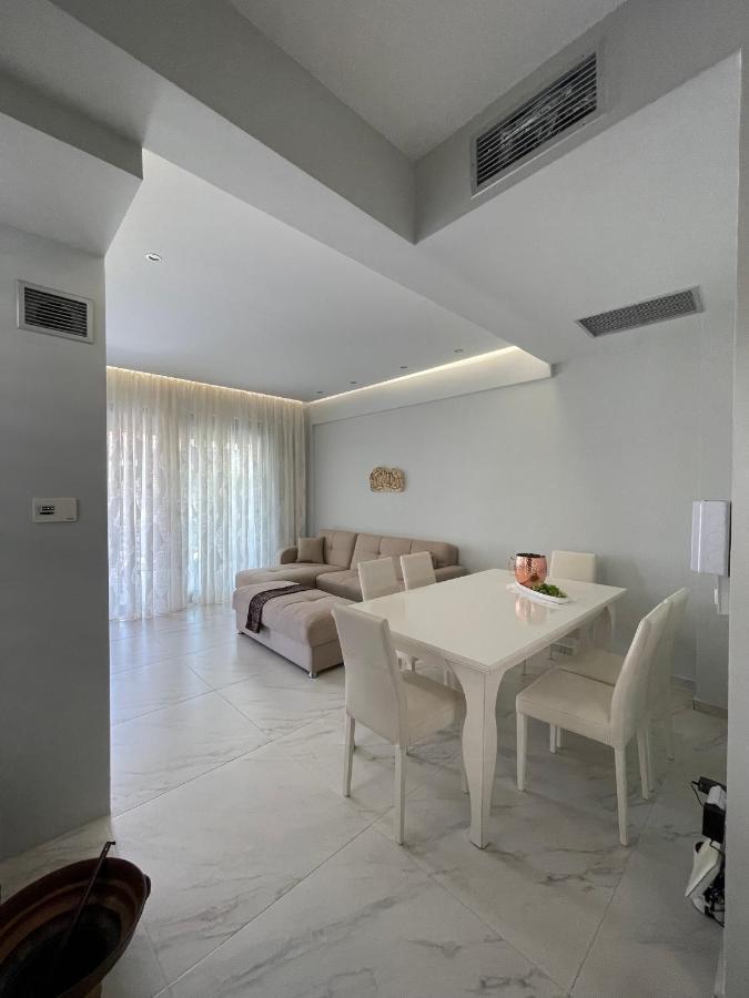 Villa Theodora In Front Of The Sea Hanioti Bagian luar foto